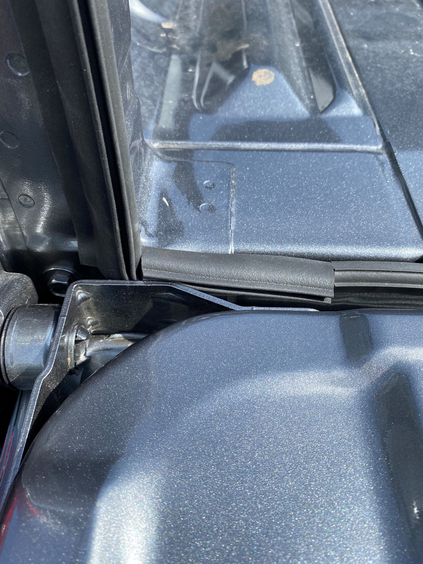 ESI Ultimate Tailgate Seal with Taper Seal Compatible with Nissan Titan